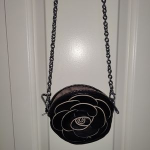 Crossbody bag with flower